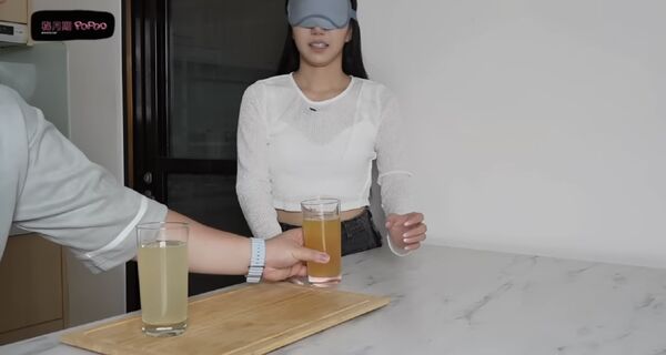 ▲▼家寧買綠茶。（圖／翻攝自YouTube／秘月期POPOO）
