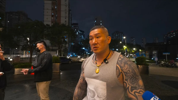 ▲▼上海直播被問祖籍哪裡？館長自曝「3歲喪父」：我台灣宜蘭人。（圖／翻攝自YouTube／館長惡名昭彰）