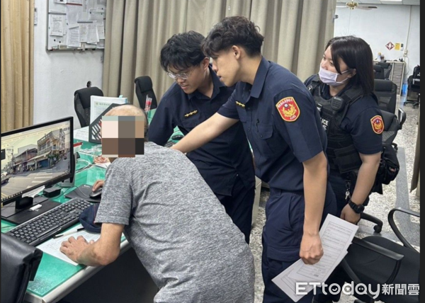 ▲潮州警分局員警助戴姓男子返家。（圖／記者陳崑福翻攝）