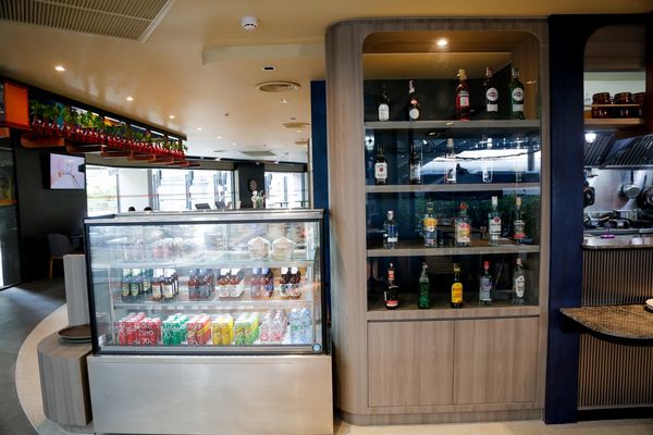 ▲▼曼谷平價飯店，小資族最愛僅需千元就能入住，臨近BTS站地理位置很好，二訪新增頂樓泳池吧用餐空間。（圖／部落客VIVIYU提供）