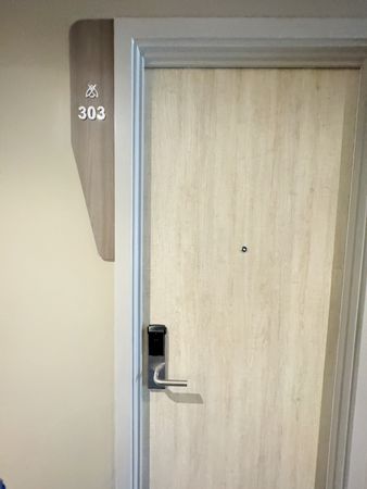▲▼曼谷平價飯店，小資族最愛僅需千元就能入住，臨近BTS站地理位置很好，二訪新增頂樓泳池吧用餐空間。（圖／部落客VIVIYU提供）