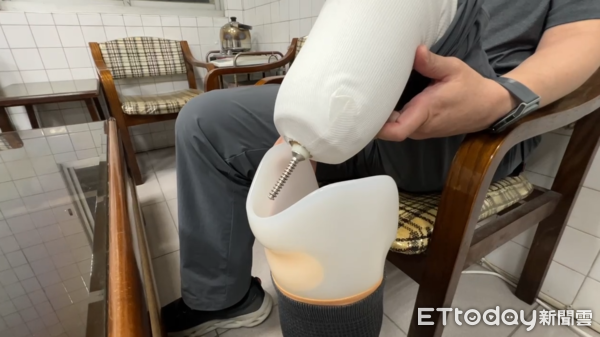 ▲▼雲林追逐車禍遭撞，陳男左膝以下截肢。（圖／記者游瓊華翻攝）