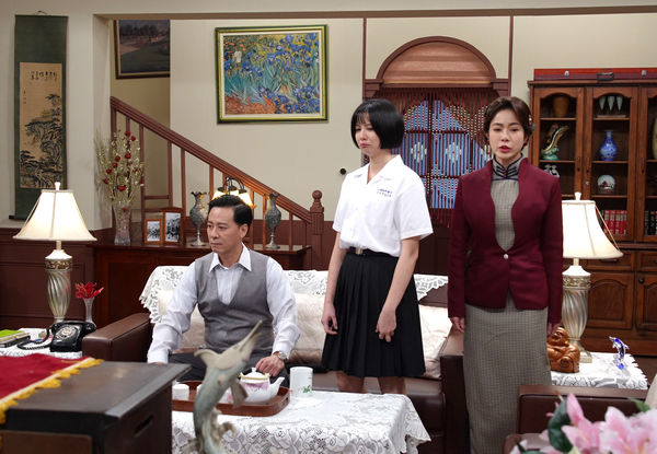 ▲尹昭德(左)和黃瑄在《寶島西米樂》中，因女兒蔡祥離家出走擔心不已。（圖／台視提供）