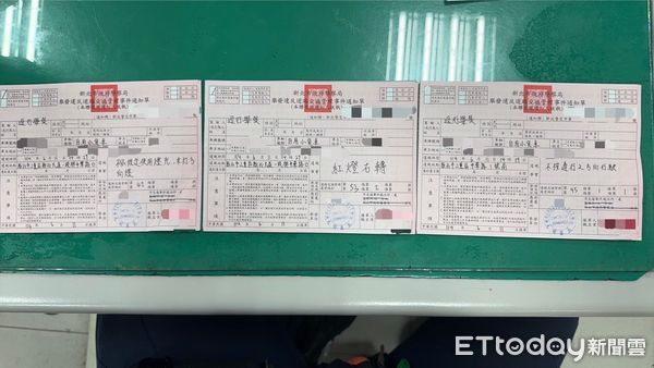 ▲▼       三重皮卡在警察眼前逆向闖紅燈 最高罰7200      。（圖／記者陳以昇翻攝）