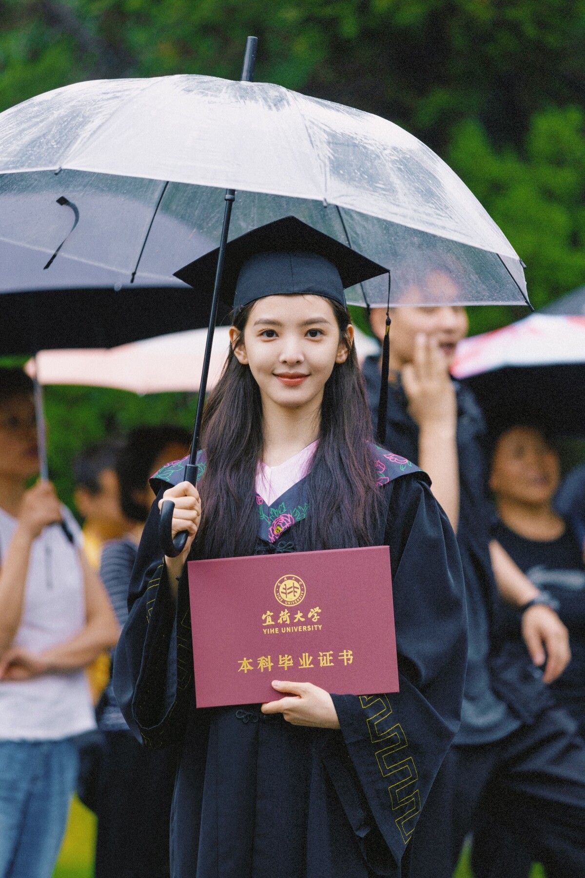 ▲畢業服穿搭。（圖／翻攝自微博、IG）