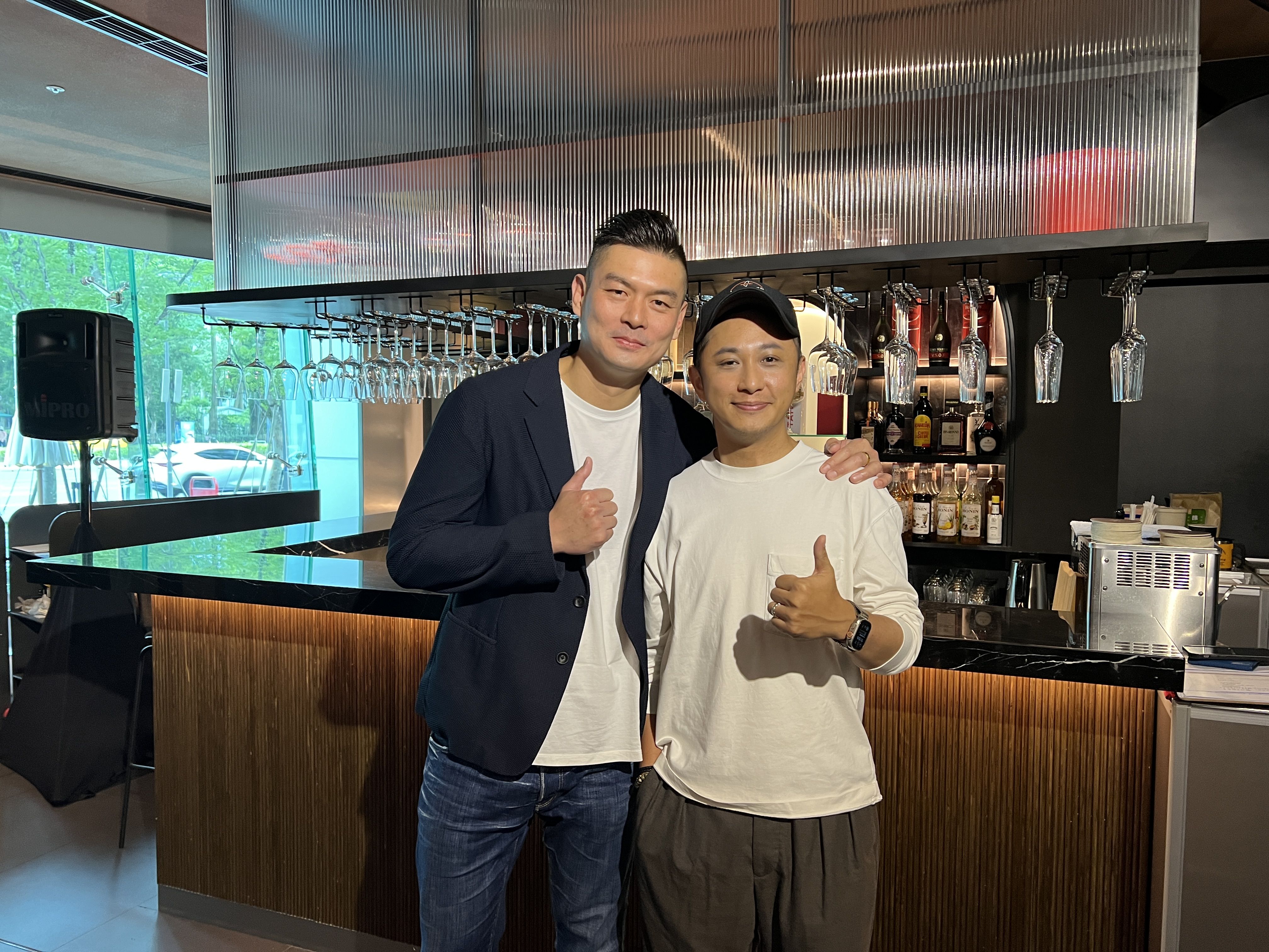 ▲▼橘焱胡同集團董事長吳念忠（左）和總經理楊哲瑋（右）。（圖／記者高兆麟攝）
