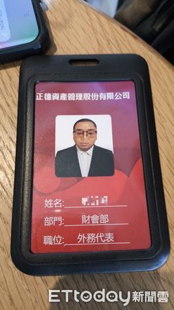 ▲詐騙集團車手於南投縣立殯儀館前與受害人約定面交現金，遭警方活逮。（圖／記者高堂堯翻攝）