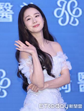 ▲▼直擊／45歲金泰希現身夜市沒人發現！　放閃老公Rain：一起來台灣旅遊，要跟我打招呼喔。（圖／記者謝盛帆攝）