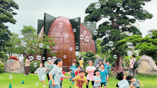 ▲彰化「成美文化園」迎來百日紅花季。（圖／成美文化園提供）