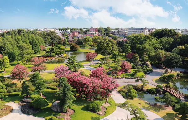 ▲彰化「成美文化園」迎來百日紅花季。（圖／成美文化園提供）
