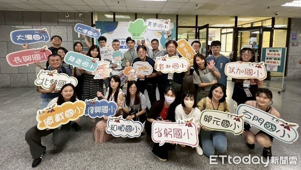 ▲台南市積極推動5G智慧學習計畫，和順國小、大灣國小、億載國小代表南市簡報成果分享。（記者林東良翻攝，下同）