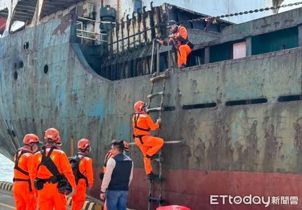 ▲多哥籍「宏泰58」貨輪涉嫌違規拋錨拖斷台澎第三海纜線，王姓船長遭判刑3年。（記者張君豪翻攝）