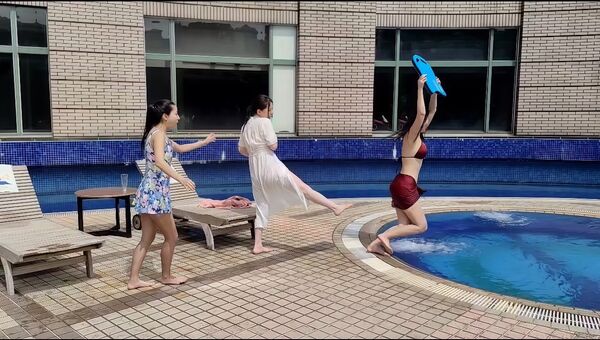 ▲《好運來》賴芊合、吳欣樺上演「濕身對決」，泳衣撕裂、水花亂濺。。（圖／民視提供）