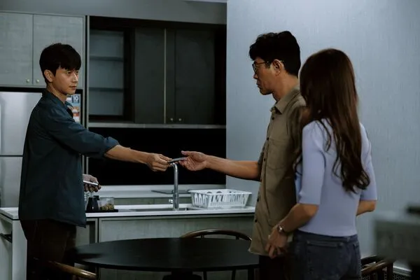 ▲香港電影《私家偵探》由古天樂、劉冠廷及周秀娜主演。（圖／華映娛樂提供）