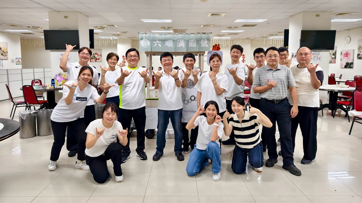 ▲保六總隊長變身甜點師 親手做芋圓寵同仁。（圖／記者郭世賢翻攝）