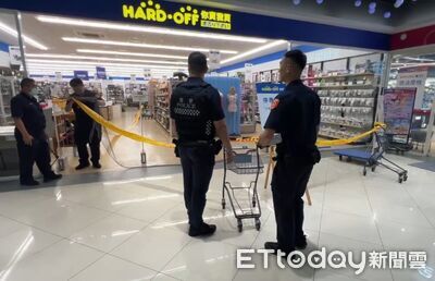 快訊/台南男「賣場揮武士刀」中槍倒下 目擊者:警察救了客人