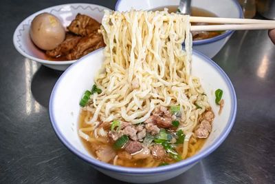 薄嫩意麵超Q彈！南投老麵攤傳承40年