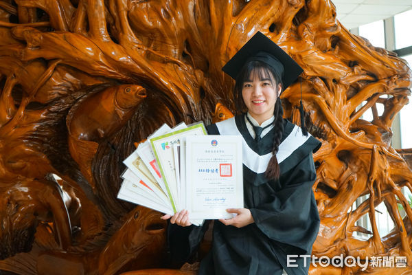 ▲越籍生潘氏美玲憑藉堅強意志與優異表現，順利從崑山科大畢業，直升研究所續寫職涯篇章。（記者林東良翻攝，下同）