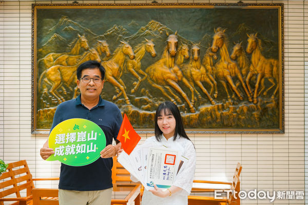 ▲越籍生潘氏美玲憑藉堅強意志與優異表現，順利從崑山科大畢業，直升研究所續寫職涯篇章。（記者林東良翻攝，下同）