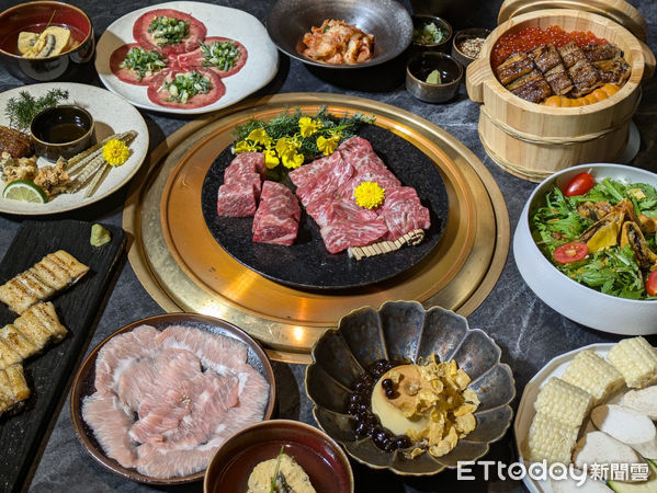 ▲日式燒肉與鰻魚料理一次滿足　星胡同新推3款期間限定雙人餐。（圖／記者黃士原攝）