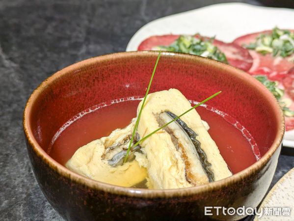 ▲日式燒肉與鰻魚料理一次滿足　星胡同新推3款期間限定雙人餐。（圖／記者黃士原攝）