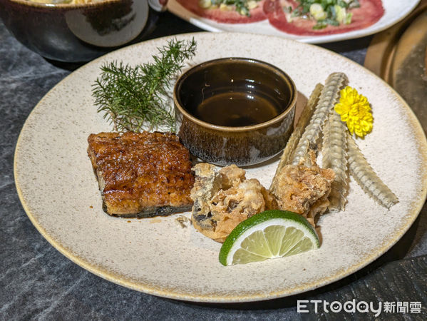 ▲日式燒肉與鰻魚料理一次滿足　星胡同新推3款期間限定雙人餐。（圖／記者黃士原攝）