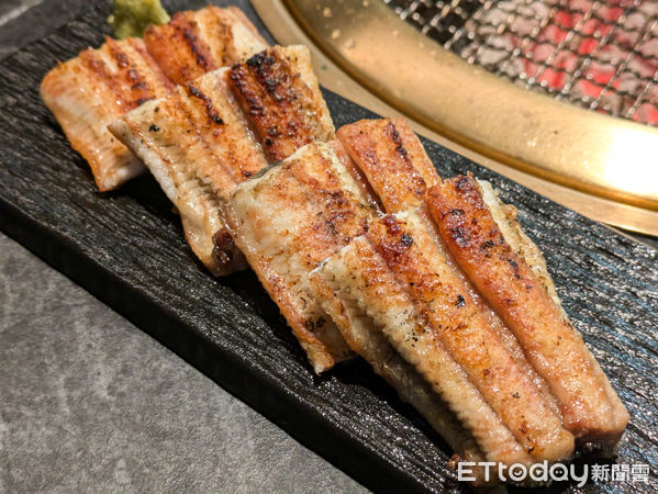 ▲日式燒肉與鰻魚料理一次滿足　星胡同新推3款期間限定雙人餐。（圖／記者黃士原攝）