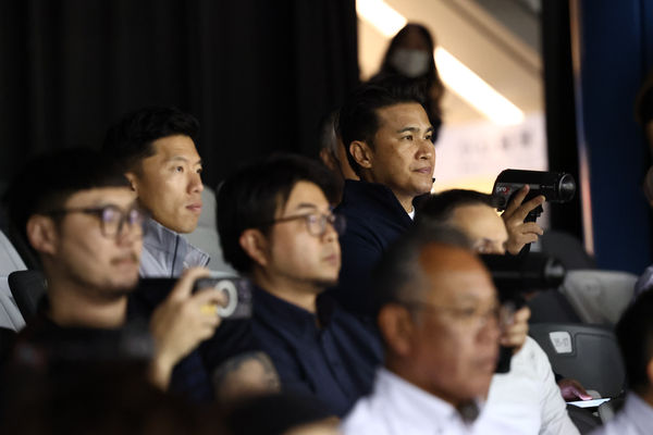 ▲費城人球探王金勇與鄭（Derrick Chung）。（圖／味全龍提供）