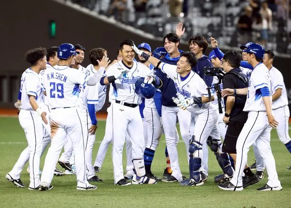 ▲▼ 富邦悍將靠再見失誤贏球，力亞士好投            。（圖／富邦悍將提供）