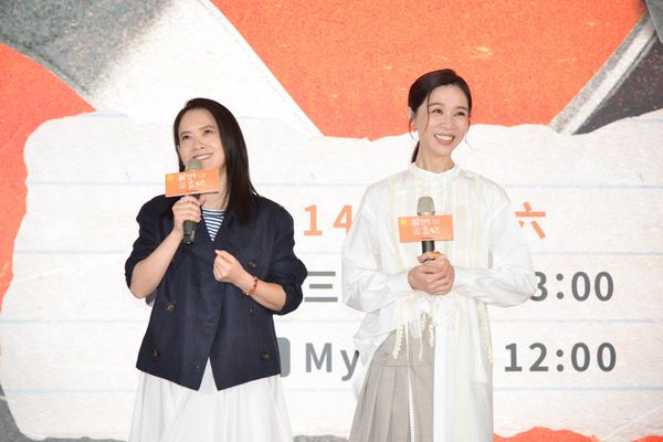 ▲曾寶儀(右)跟謝盈萱回到彰化。（圖／三立提供）