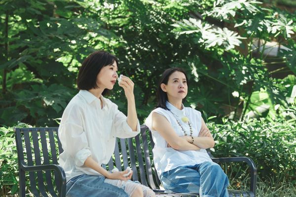 ▲曾寶儀(右)跟謝盈萱回到彰化。（圖／三立提供）