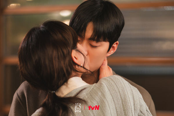 ▲▼最容易被愛沖昏頭星座Top 3 。（圖／翻攝自FB/tvN DRAMA）