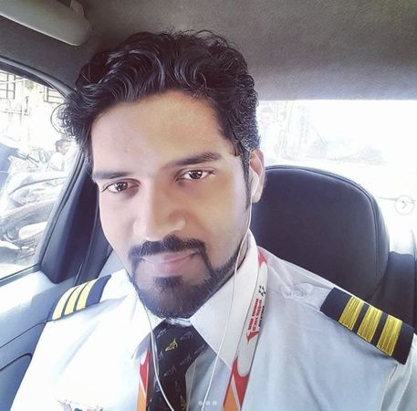 印航客機墜毀！機長、副駕身分曝光　寶萊塢男星悼親友「心碎」