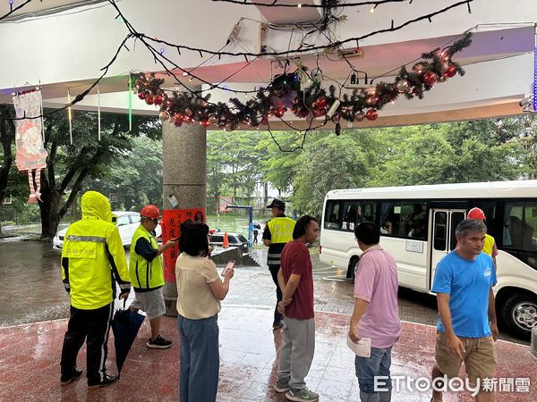 ▲▼山區暴雨緊急停課！高雄桃源國中火速撤離45人　畫面曝光。（圖／記者賴文萱翻攝）