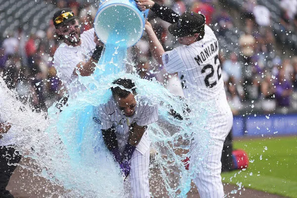 ▲阿西亞（Orlando Arcia）9下當英雄掃出2分打點再見安打，率洛磯完成大逆轉。（圖／達志影像／美聯社）