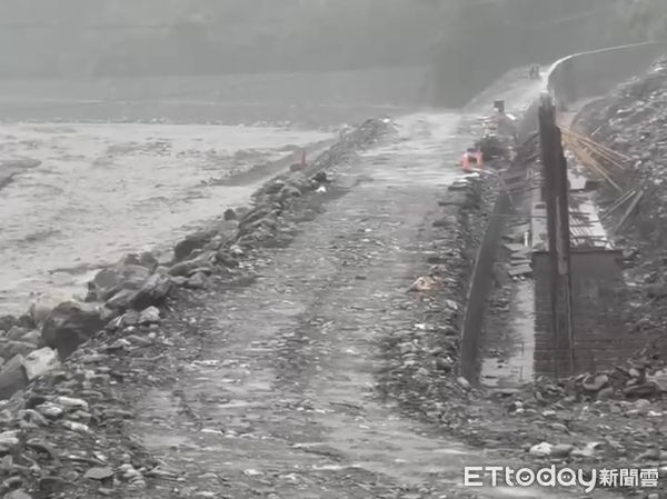 ▲▼高雄暴雨山區現況曝光！1區「土石流黃色警戒」，急撤離38人。（圖／記者賴文萱翻攝）