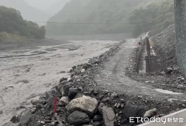 ▲▼高雄暴雨山區現況曝光！1區「土石流黃色警戒」，急撤離38人。（圖／記者賴文萱翻攝）