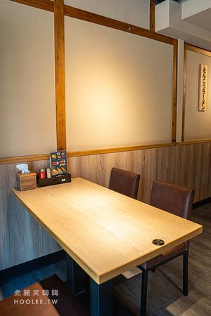 ▲▼臥龍拉麵 小港店。（圖／部落客虎麗笑嗨嗨授權提供）
