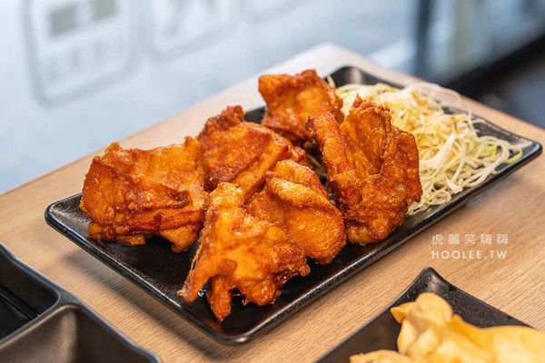 ▲▼臥龍拉麵 小港店。（圖／部落客虎麗笑嗨嗨授權提供）