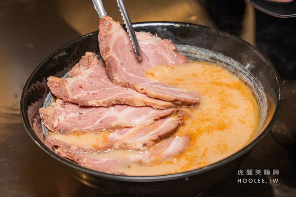 ▲▼臥龍拉麵 小港店。（圖／部落客虎麗笑嗨嗨授權提供）