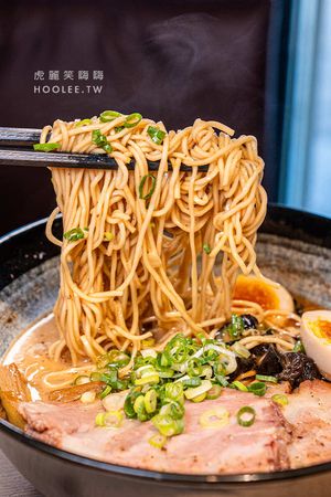 ▲▼臥龍拉麵 小港店。（圖／部落客虎麗笑嗨嗨授權提供）