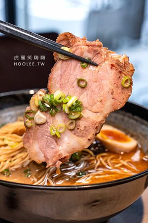 ▲▼臥龍拉麵 小港店。（圖／部落客虎麗笑嗨嗨授權提供）