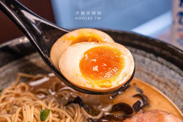 ▲▼臥龍拉麵 小港店。（圖／部落客虎麗笑嗨嗨授權提供）
