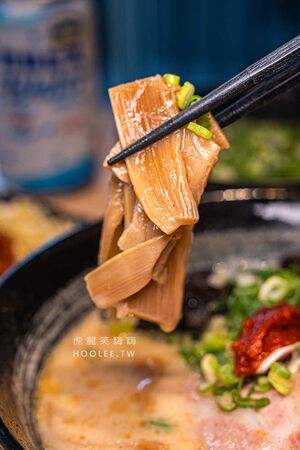 ▲▼臥龍拉麵 小港店。（圖／部落客虎麗笑嗨嗨授權提供）
