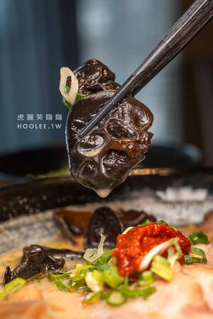 ▲▼臥龍拉麵 小港店。（圖／部落客虎麗笑嗨嗨授權提供）
