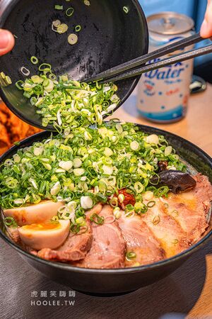 ▲▼臥龍拉麵 小港店。（圖／部落客虎麗笑嗨嗨授權提供）