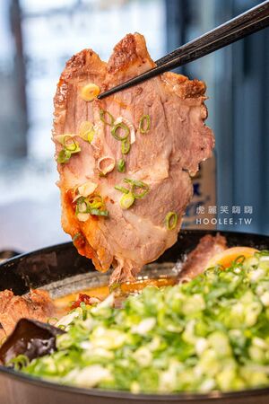 ▲▼臥龍拉麵 小港店。（圖／部落客虎麗笑嗨嗨授權提供）