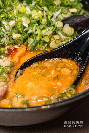 ▲▼臥龍拉麵 小港店。（圖／部落客虎麗笑嗨嗨授權提供）