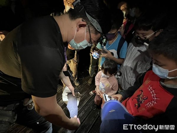 ▲導覽漢寶德先生於中橫地區所設計之建築空間-洛韶山莊與天祥青年活動中心。（圖／太管處提供，下同）