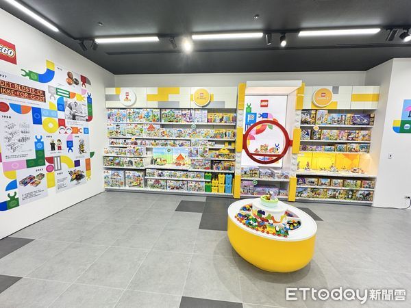 ▲樂高授權專賣店13日正式進駐南紡購物中心，高台灣總經理黃小瑩與SUNKIDS董事長歐慶鵬共同為南紡店剪綵開幕，共同打造親子遊憩新景點。（記者林東良攝，下同）